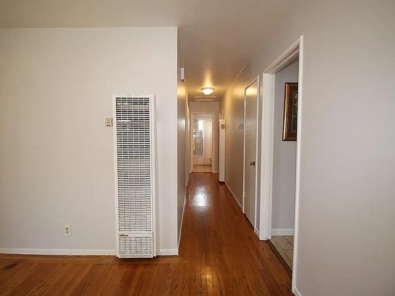 3rd image of 14864 Crosby St
