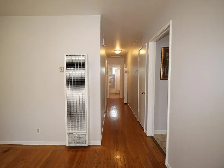 14864 Crosby St — Photo 3