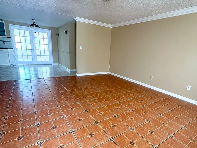 6707 Lenoir Dr — Photo 4