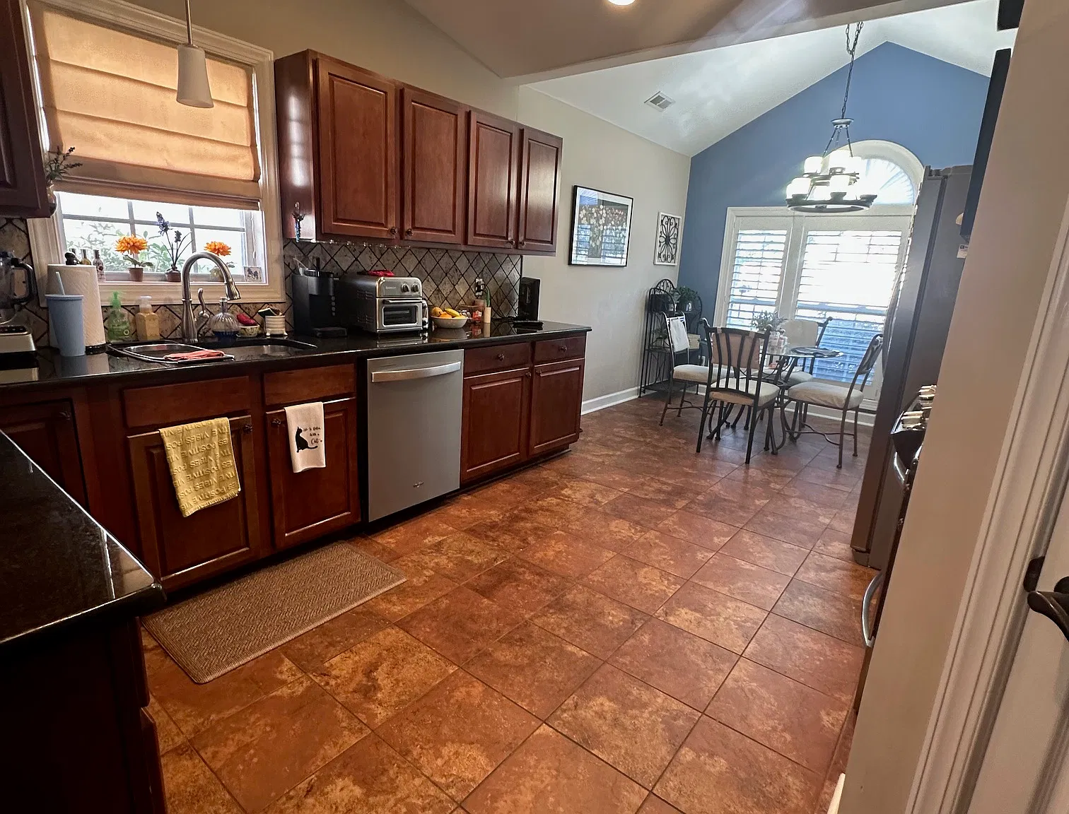 3 bed, 1792 sqft, $2,200 — Photo 2
