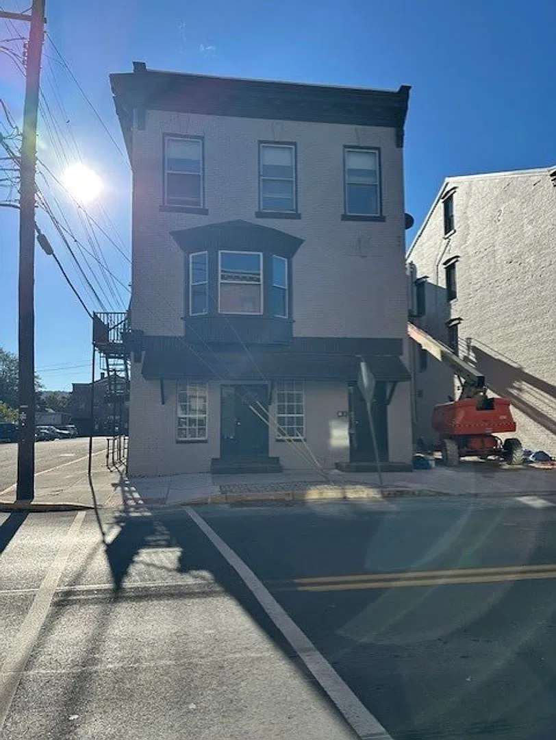 Spacious 3-bedroom, 1-bath apartment in Newport, PA — Photo 1