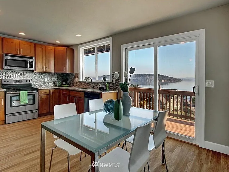10646 Dixon Dr S — Photo 2