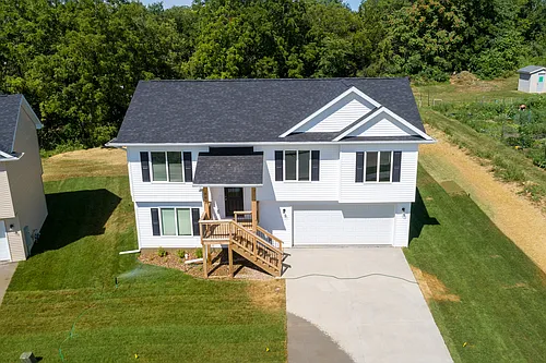890 Summit Ct Photo 1