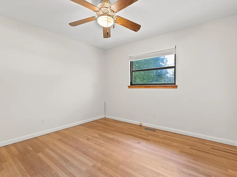 517 Randall St — Photo 11