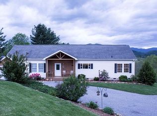 423 Ridgedale Rd, Clyde, NC 28721