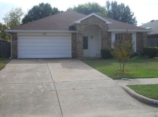 330 Valley Mills Dr, Arlington, TX 76018