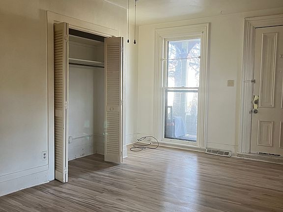 5th image of 517 Lincolnway E #1A