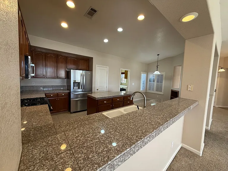 4024 Eastport Dr — Photo 10