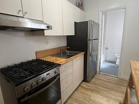 4th image of 1521 Spruce St APT 303