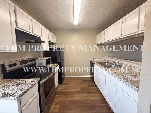 5th image of 902 Biloxi Dr #0