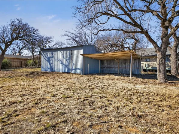 1117 W Live Oak St, Jacksboro, TX 76458