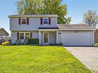 383 Pebbleview Dr, Rochester, NY 14612