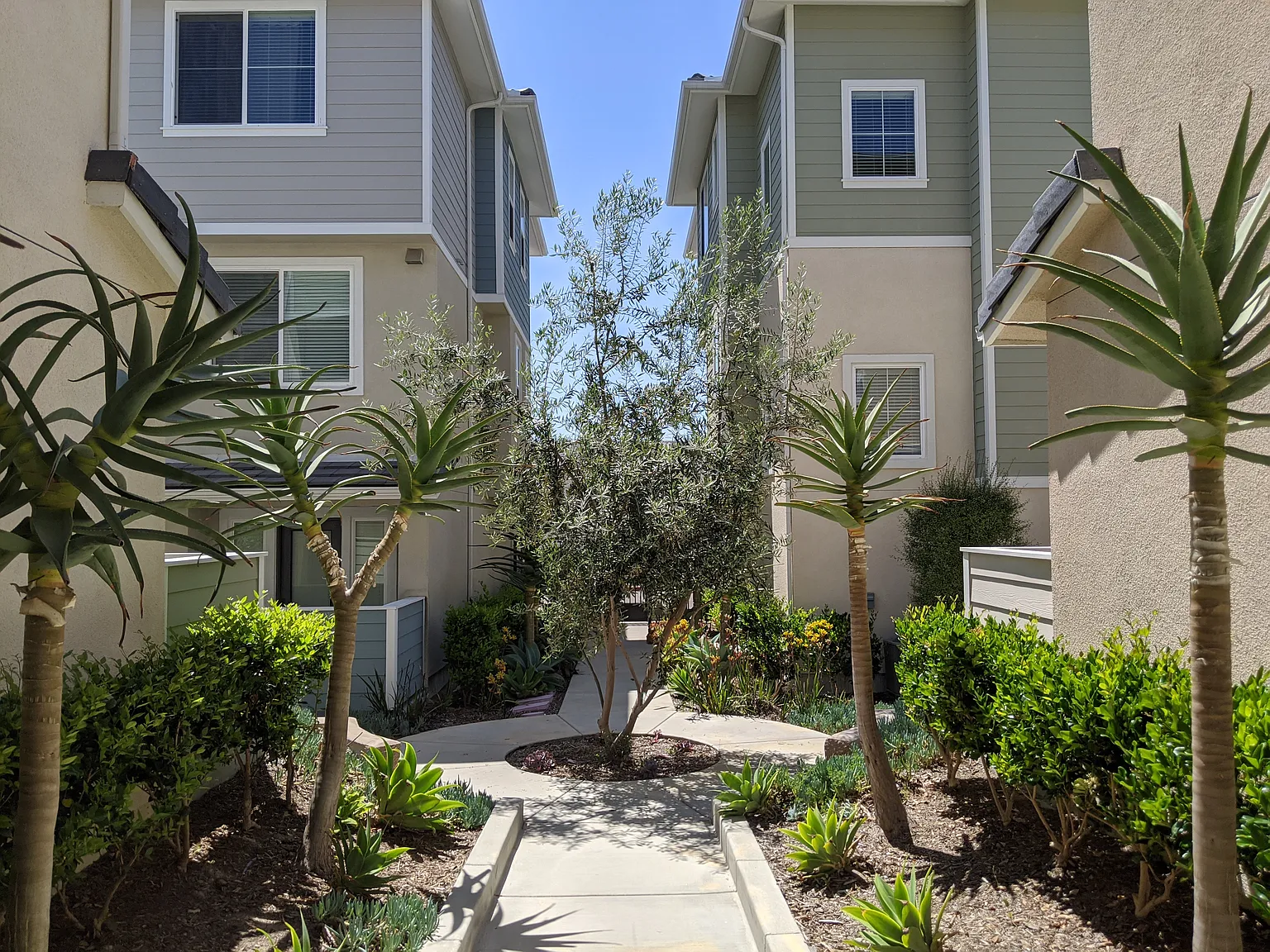 4 bed, 3.5 bath, 1853 sqft, $1,200 — Photo 2