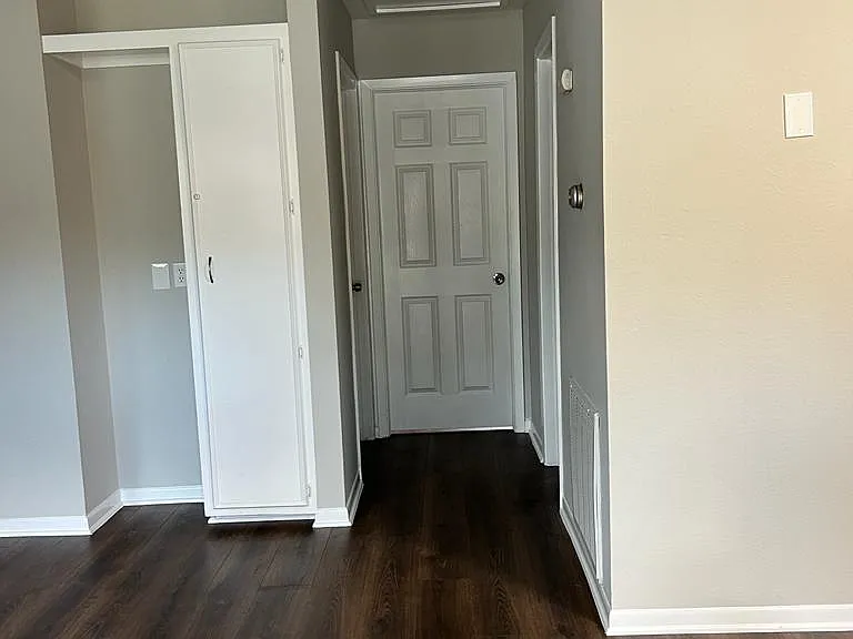 1412 Avenue C — Photo 17