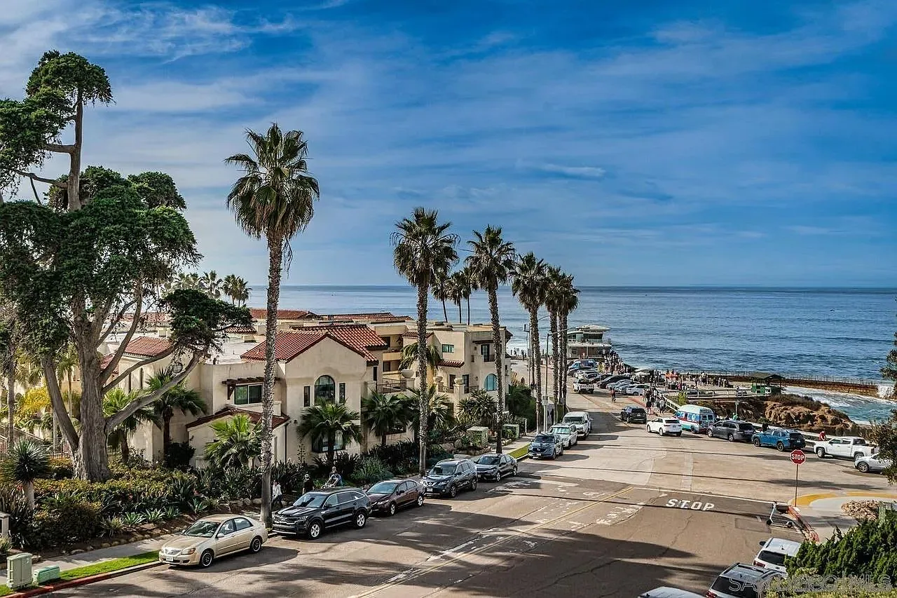 909 Coast Blvd — Photo 2