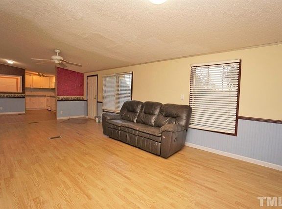 3rd image of 438 Blue Grass Dr