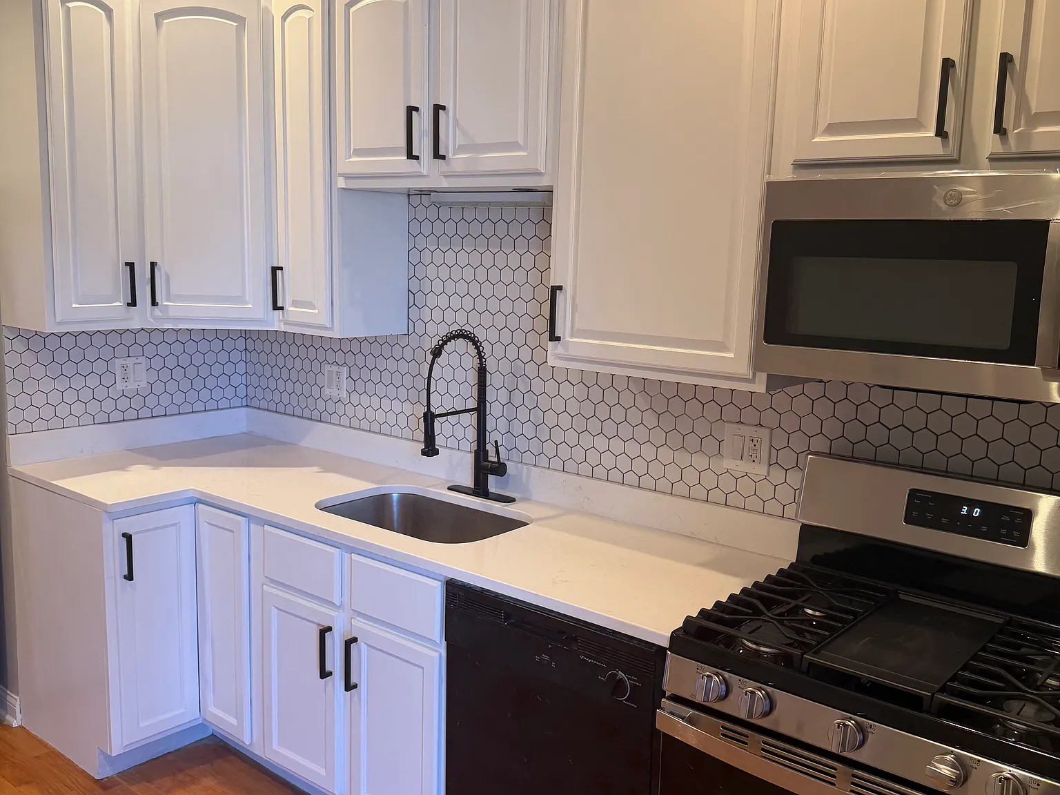 3 bed, 1200 sqft, $2,150 — Photo 3