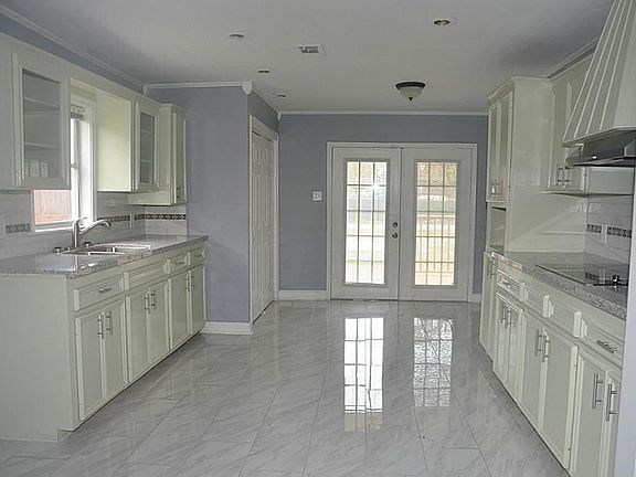 3rd image of 1707 Des Jardines St