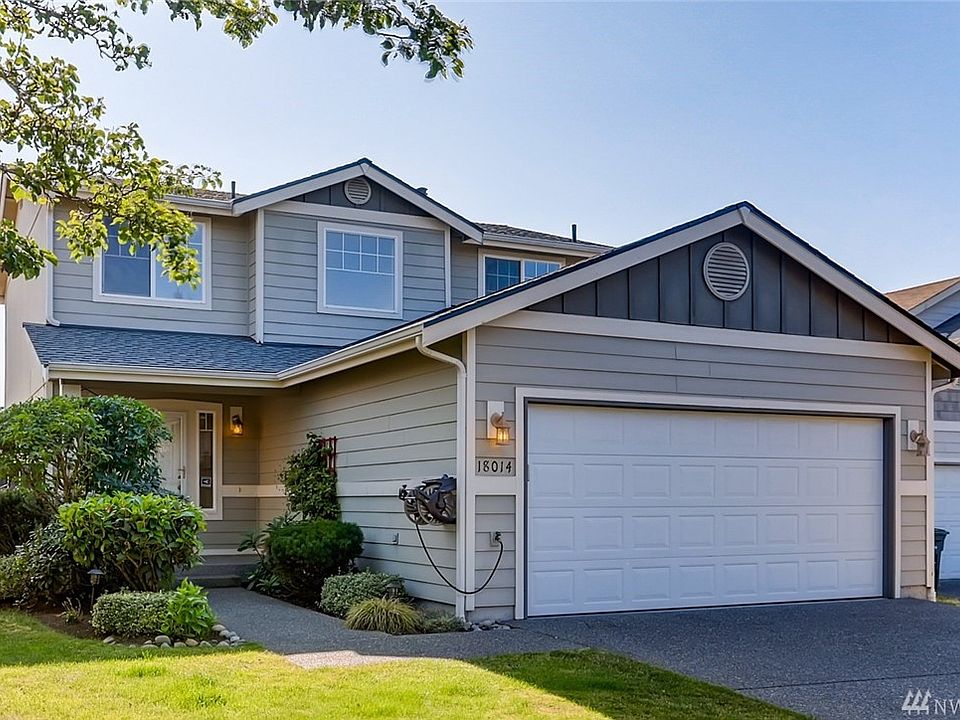 Welcome home to this charming, fully fenced 1,580 sq ft 3 bedrooms, 2.5 bathrooms, + 2 car garage in Tacoma's Melrose Station Community. Perched atop a slight rise with great natural sunlight. Conveniently located and minutes away from shopping and restaurants.
