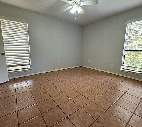 5th image of 239 Craddock Ave APT D