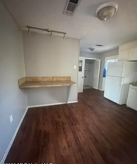 77 Fern Valley Rd — Photo 10