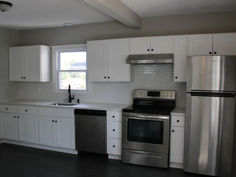 152 N Lombard St — Photo 2