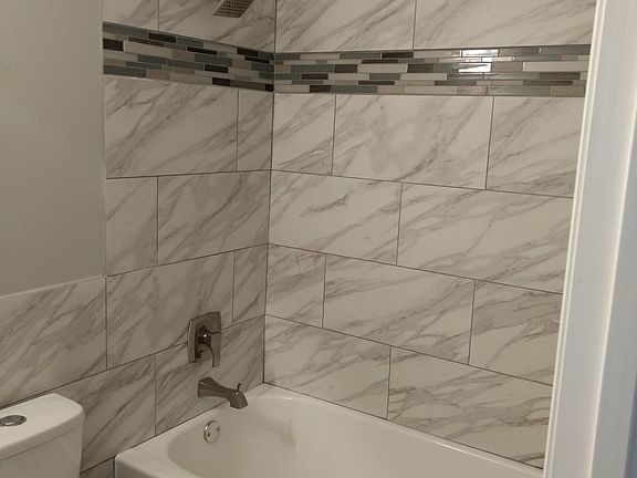 Deep soaker tub