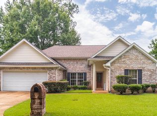 7 Woodhaven Garden Cir, Jackson, MS 39206