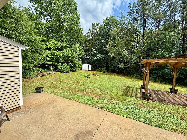 405 Whispering Ln — Photo 3