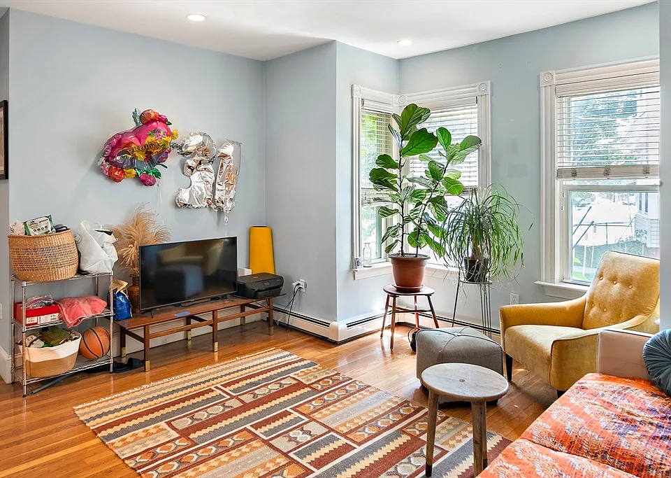 8 Leland St #1