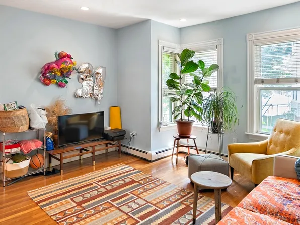 8 Leland St #1, Somerville, MA 02143