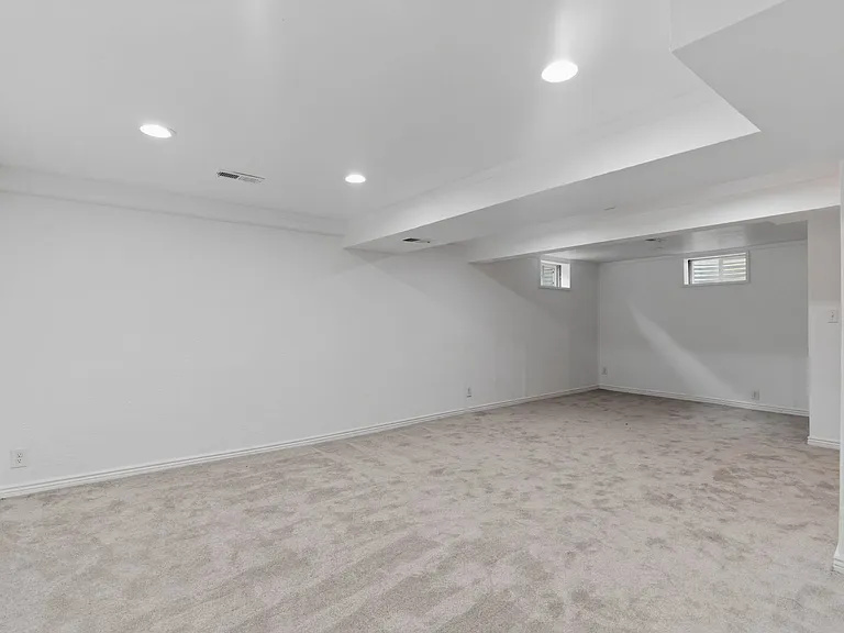 8111 E Briarwood Blvd — Photo 32