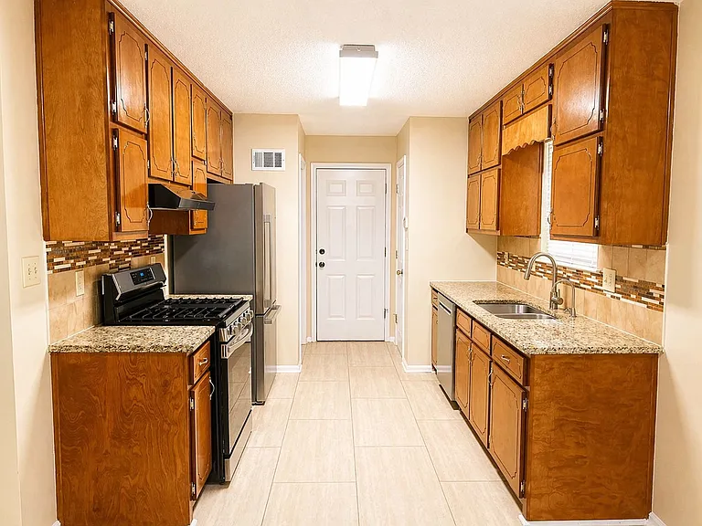 217 Briarpatch Ct — Photo 9