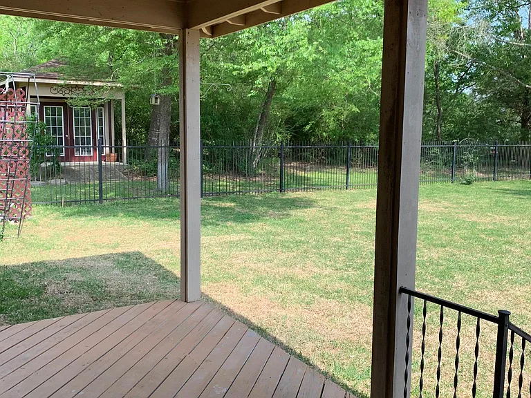 7205 Wood Oaks Dr — Photo 3