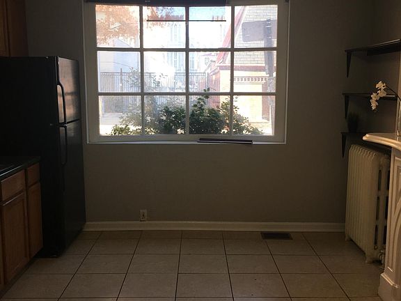 4th image of 328 S 15th St APT 1