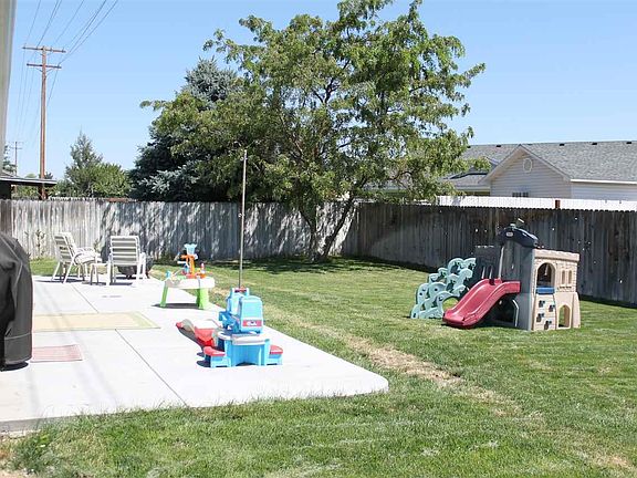 2nd image of 3144 Iris St