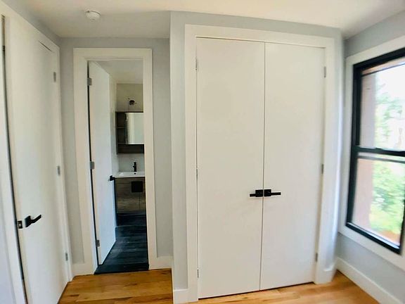5th image of 225 Halsey St #2T