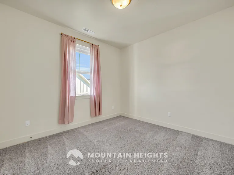 607 E Sawback Ln — Photo 13