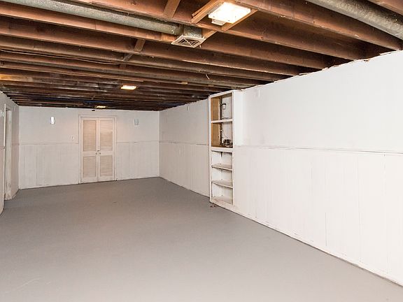 4th image of 2239 Westport Dr