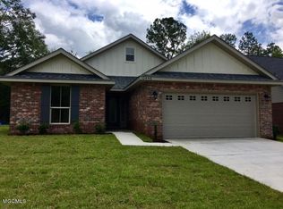 10446 Roundhill Dr, Gulfport, MS 39503