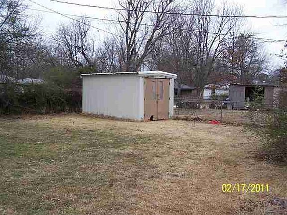 4th image of 2506 Howard Dr
