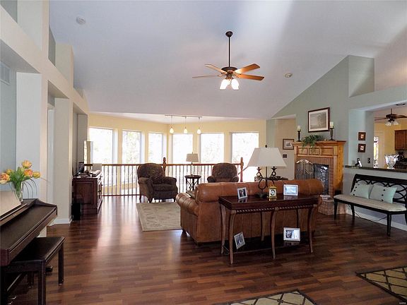 5th image of 821 Woodsdale Ct