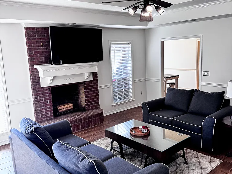 602 Huntington Dr — Photo 4