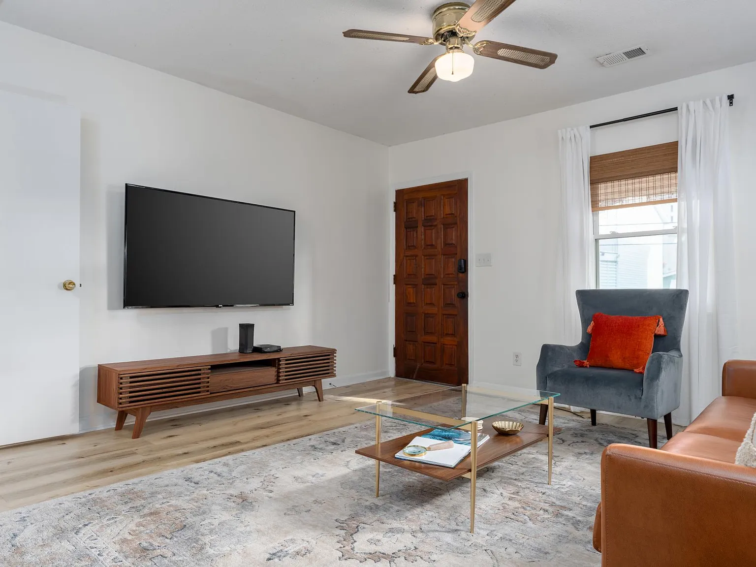 2 bed, 1000 sqft, $3,500 — Photo 3