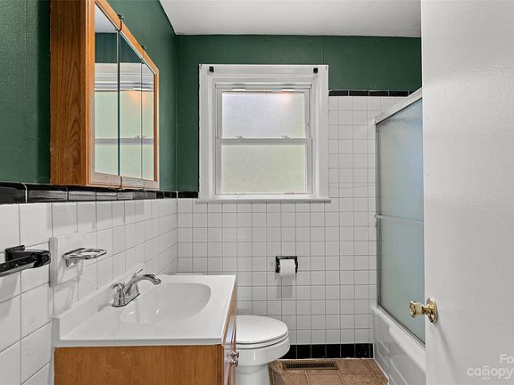 5th image of 634 23rd Ave NE