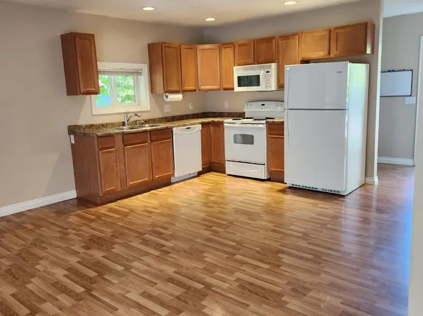 1079 Oak Terrace Dr, Traverse City, MI 49686