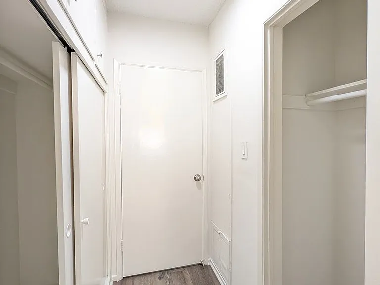 Dickens Garden Apartments — Photo 17