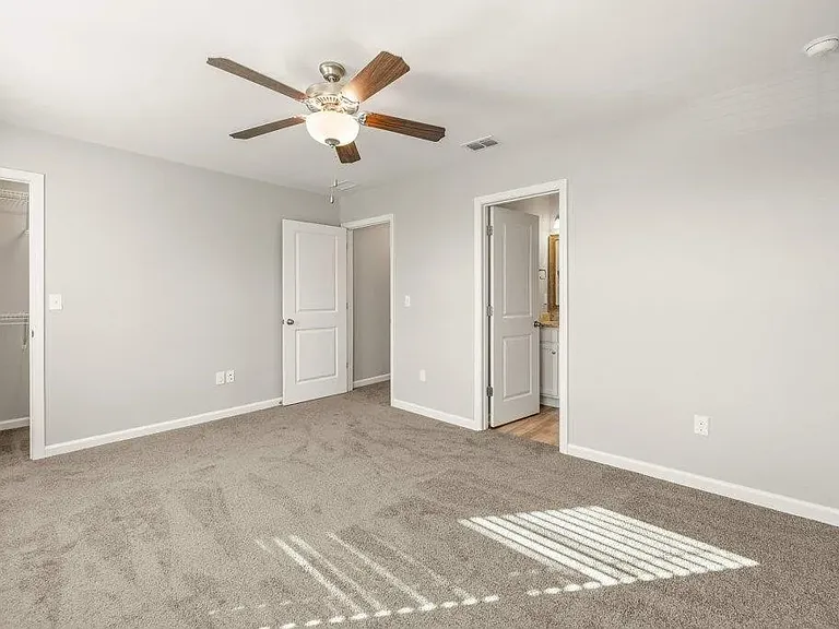 Upstairs front bedroom w/ private bath