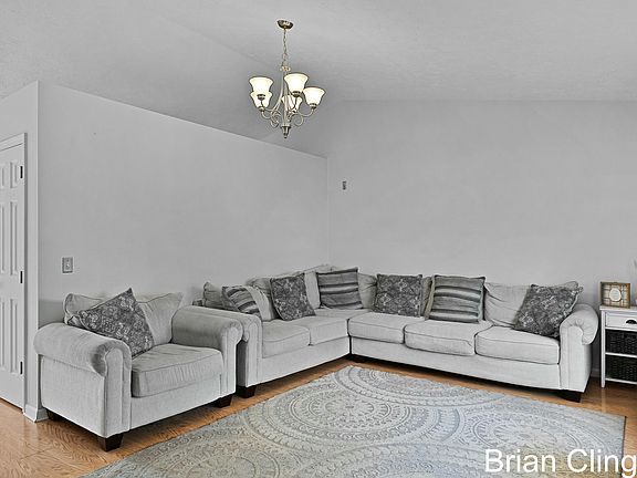 4th image of 420 Carpenter Ave NW