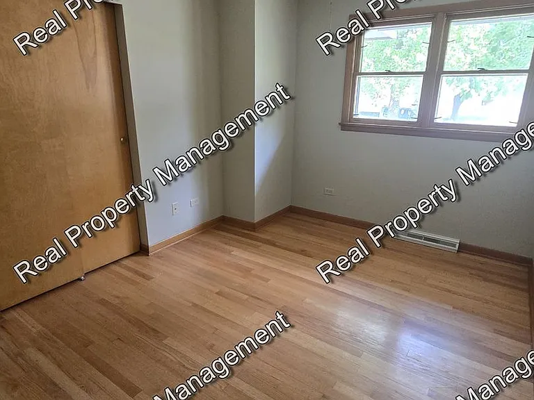 8118 Monroe Ave — Photo 9